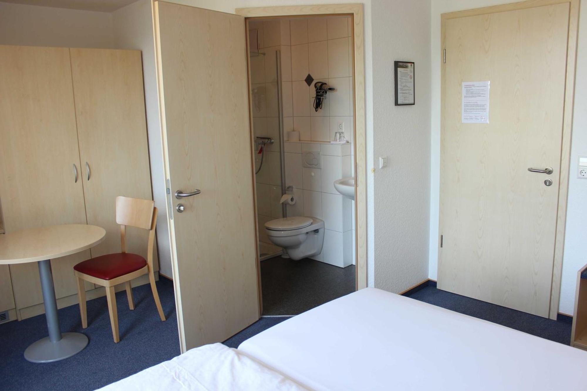 Gaestehaus Zum Wolffenturm Lehrensteinsfeld Стая снимка