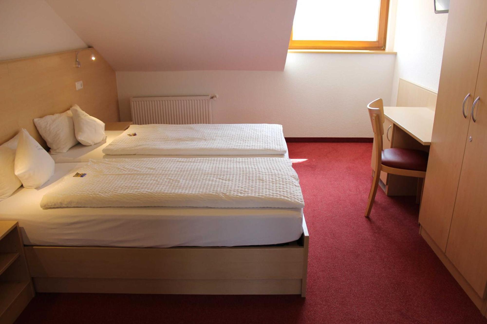Gaestehaus Zum Wolffenturm Lehrensteinsfeld Стая снимка